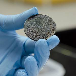 Zilveren munt uit het wrak van de Rooswijk. Bron: RCE.